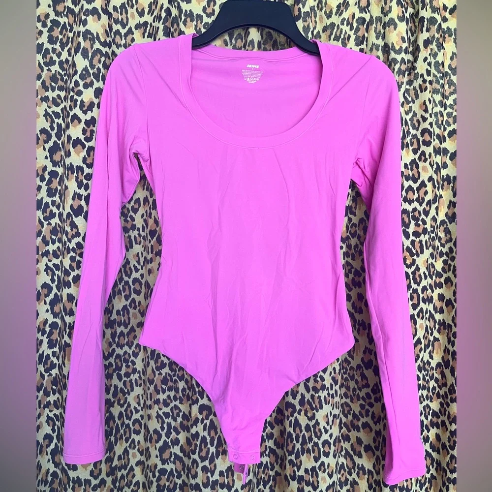 SKIMS Fits Everybody Long Sleeve Bodysuit - Picture 2 of 7